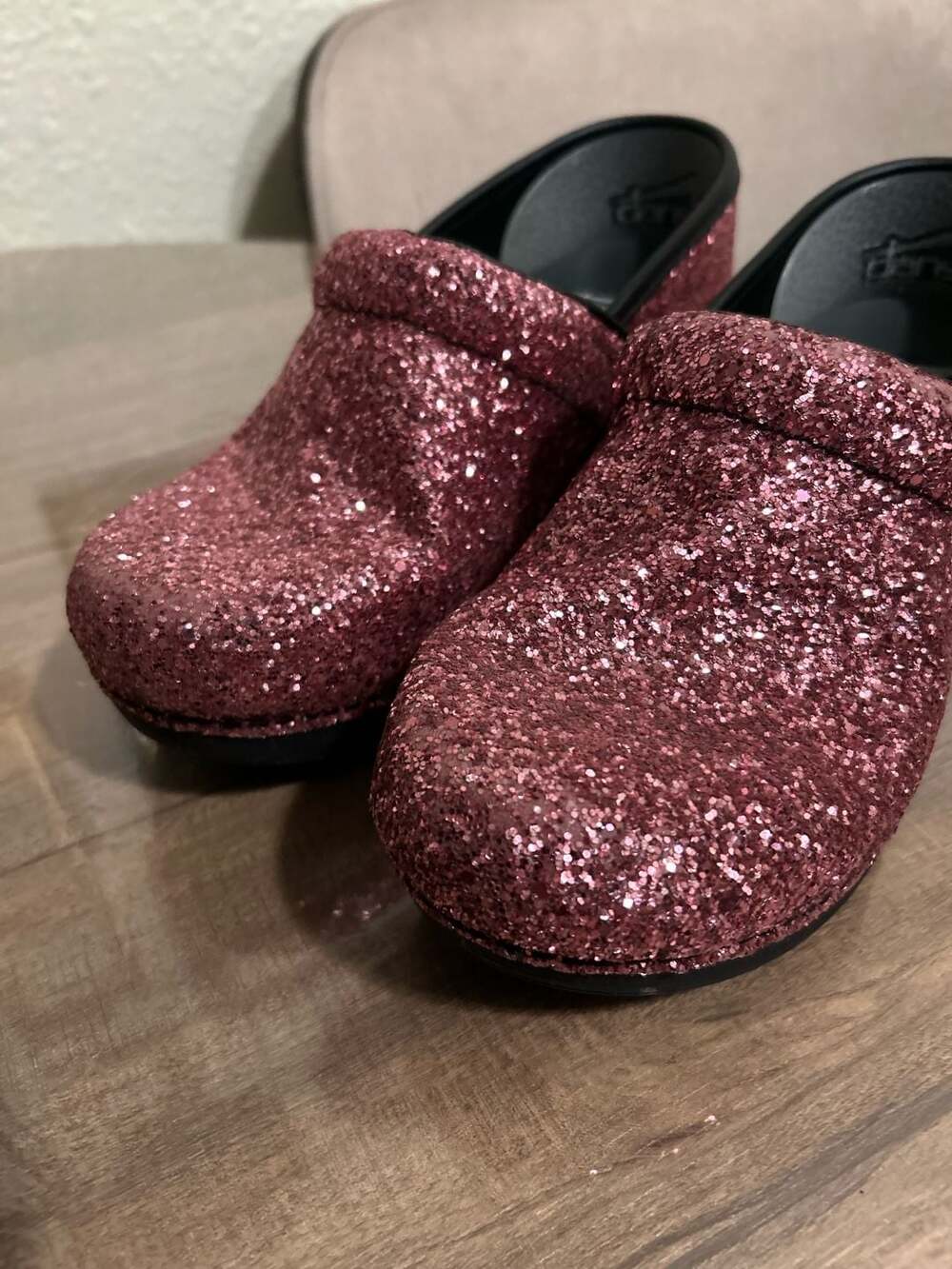 Dansko Women's XP 2.0 Pink Glitter Professional Clogs - Picture 2 of 9